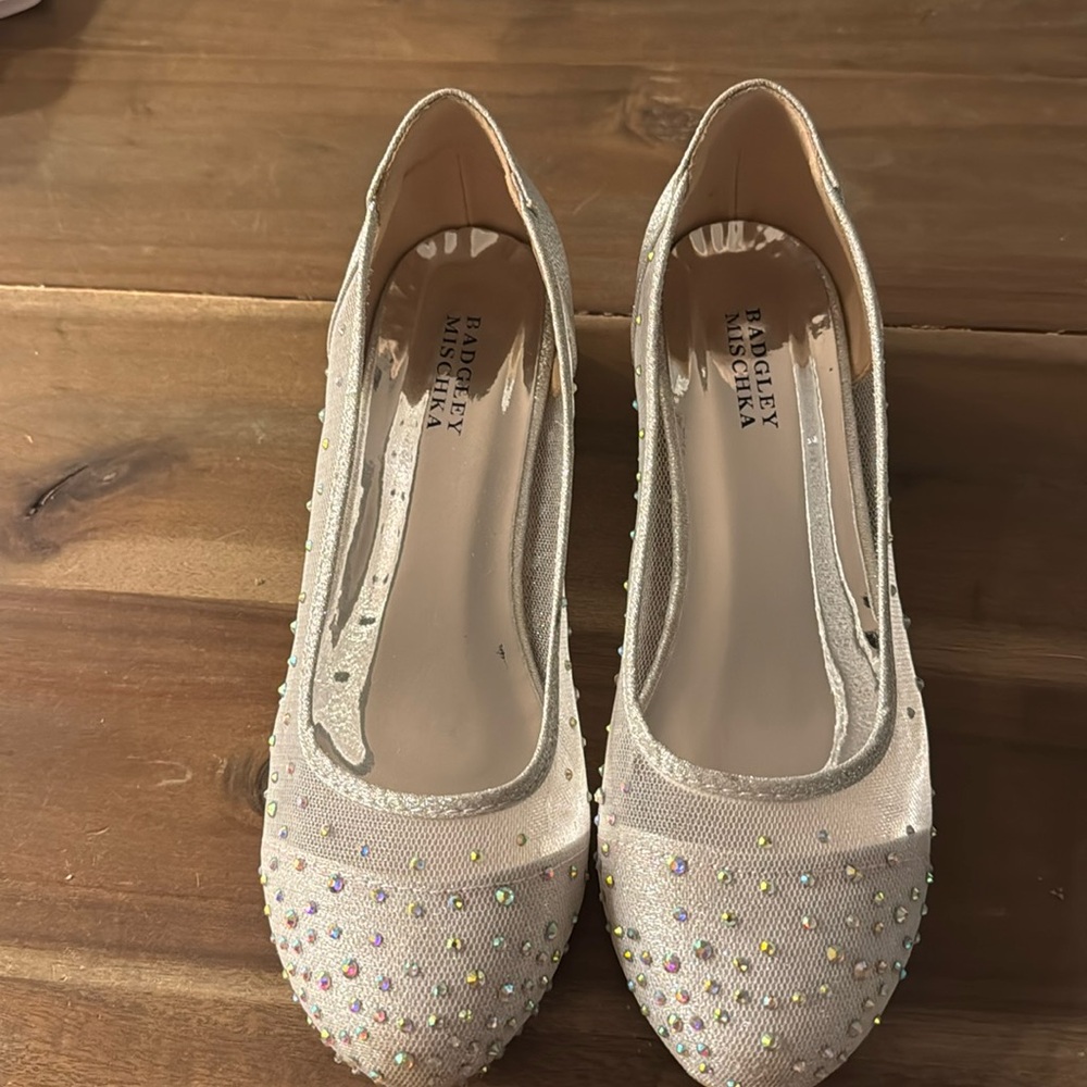 Badgley Mischka Girls size 3 rhinestone low pump.